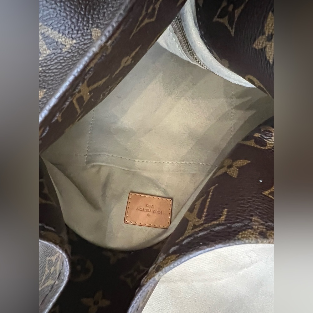 Authentic Louis Vuitton Monogram Artsy Handbag - Picture 5 of 15